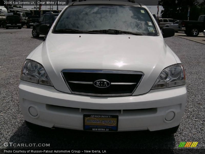 Clear White / Beige 2006 Kia Sorento LX