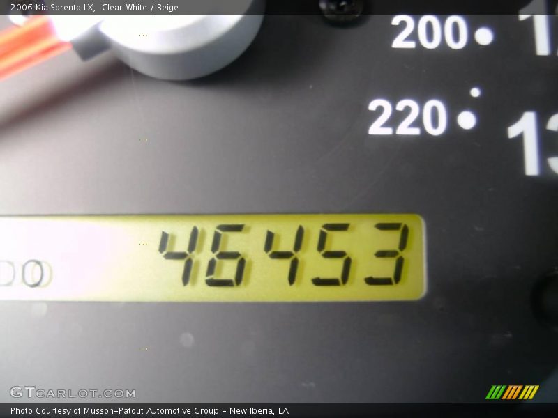 Clear White / Beige 2006 Kia Sorento LX