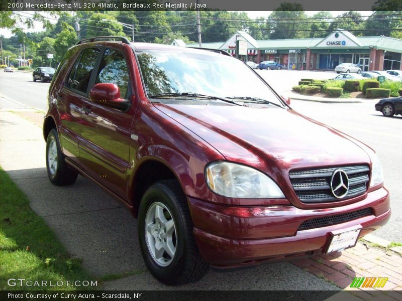 Bordeaux Red Metallic / Java 2000 Mercedes-Benz ML 320 4Matic