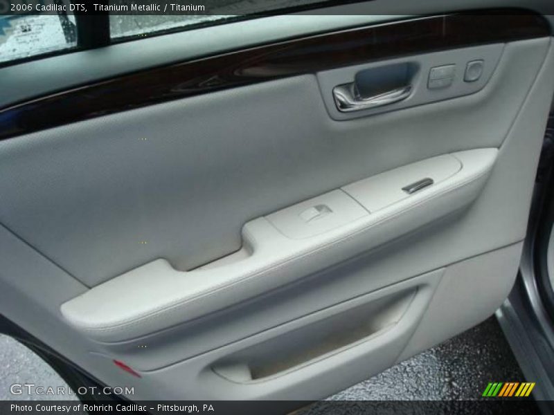 Titanium Metallic / Titanium 2006 Cadillac DTS