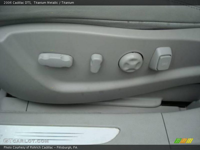 Titanium Metallic / Titanium 2006 Cadillac DTS