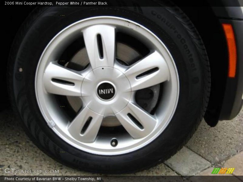 Pepper White / Panther Black 2006 Mini Cooper Hardtop
