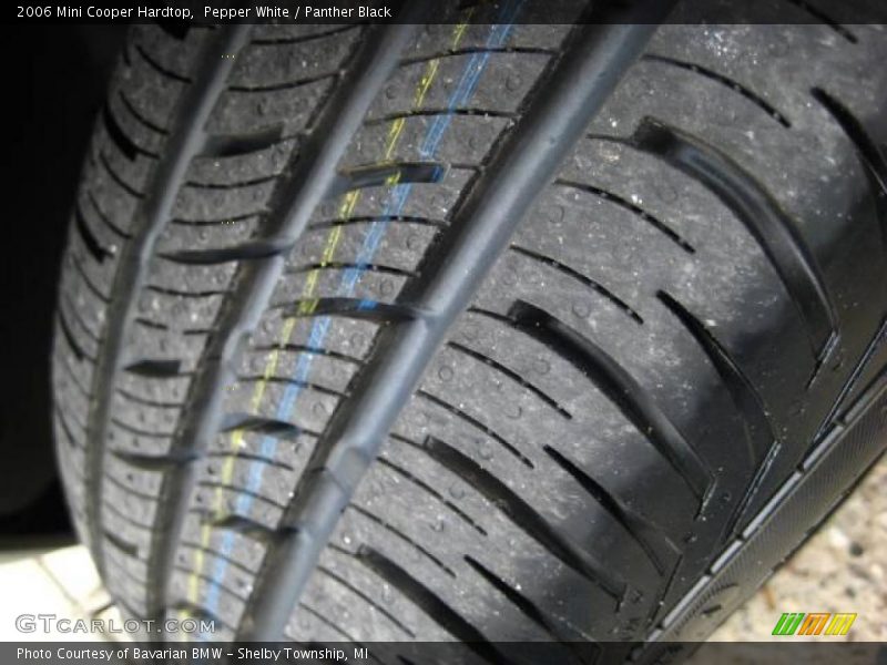 Pepper White / Panther Black 2006 Mini Cooper Hardtop