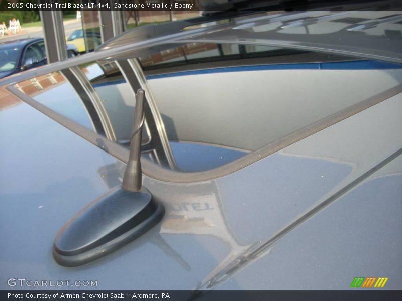 Sandstone Metallic / Ebony 2005 Chevrolet TrailBlazer LT 4x4