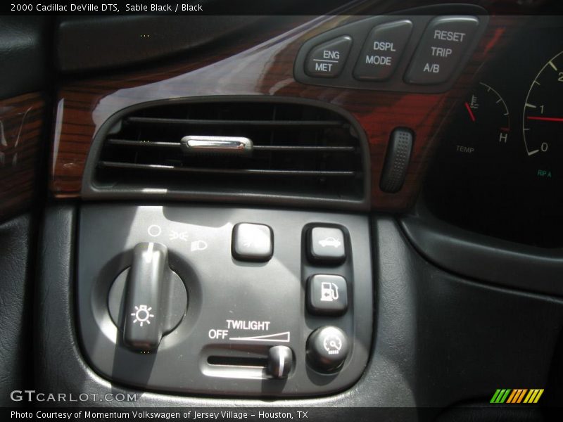 Sable Black / Black 2000 Cadillac DeVille DTS