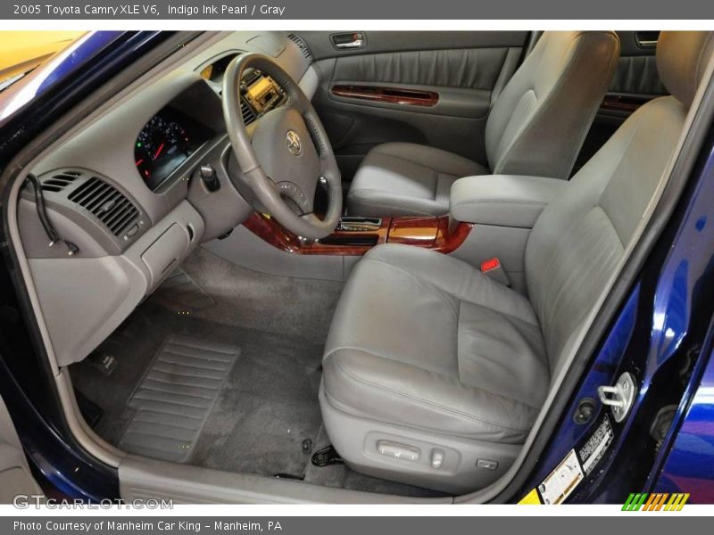 Indigo Ink Pearl / Gray 2005 Toyota Camry XLE V6