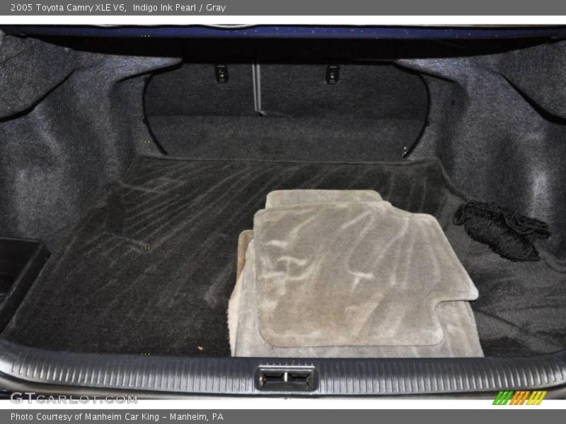 Indigo Ink Pearl / Gray 2005 Toyota Camry XLE V6