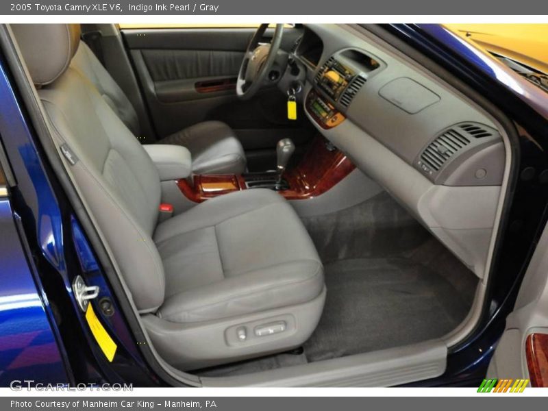 Indigo Ink Pearl / Gray 2005 Toyota Camry XLE V6