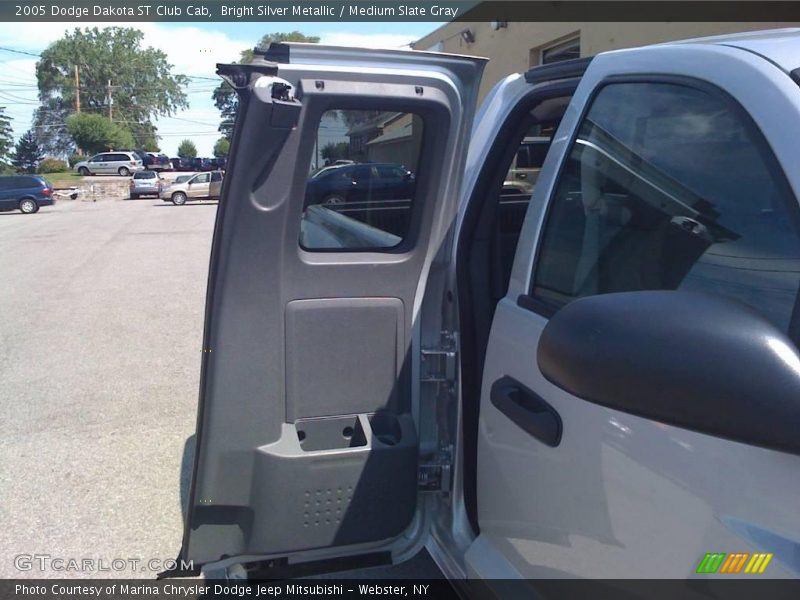 Bright Silver Metallic / Medium Slate Gray 2005 Dodge Dakota ST Club Cab