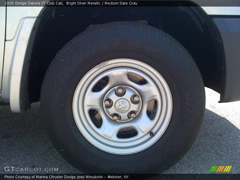 Bright Silver Metallic / Medium Slate Gray 2005 Dodge Dakota ST Club Cab
