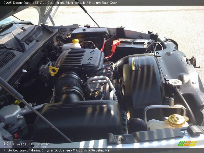Bright Silver Metallic / Medium Slate Gray 2005 Dodge Dakota ST Club Cab