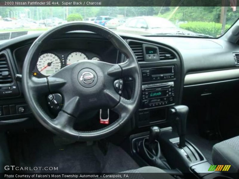 Super Black / Charcoal 2003 Nissan Pathfinder SE 4x4