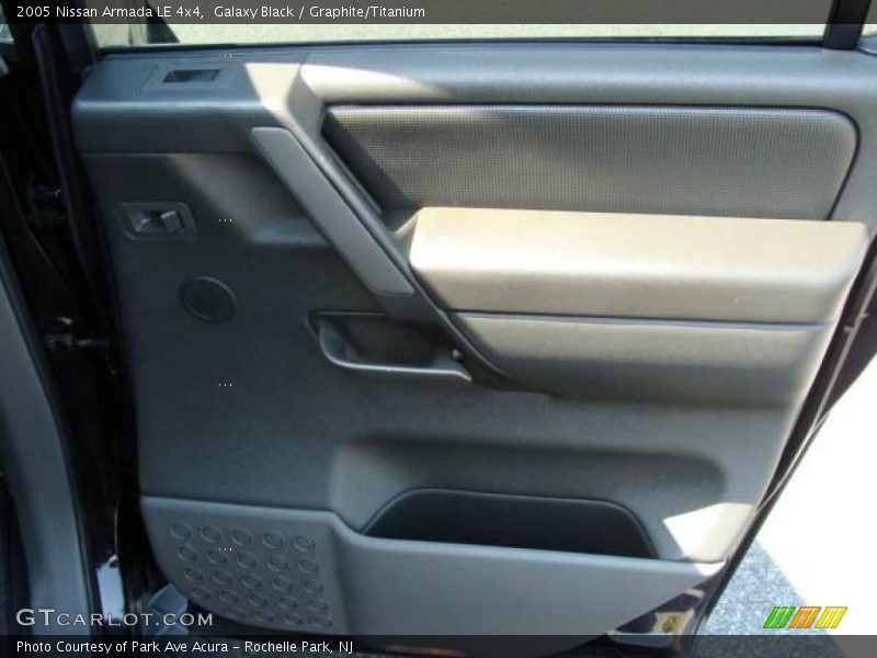 Galaxy Black / Graphite/Titanium 2005 Nissan Armada LE 4x4