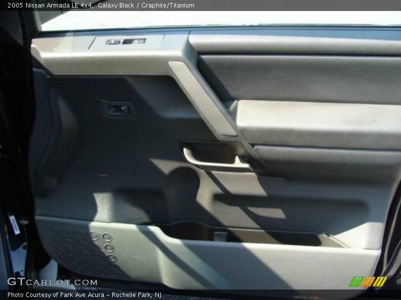 Galaxy Black / Graphite/Titanium 2005 Nissan Armada LE 4x4
