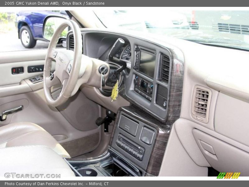 Onyx Black / Sandstone 2005 GMC Yukon Denali AWD