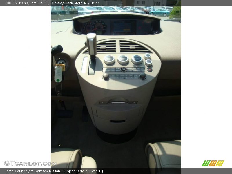 Galaxy Black Metallic / Beige 2006 Nissan Quest 3.5 SE