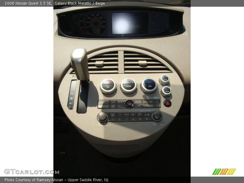 Galaxy Black Metallic / Beige 2006 Nissan Quest 3.5 SE