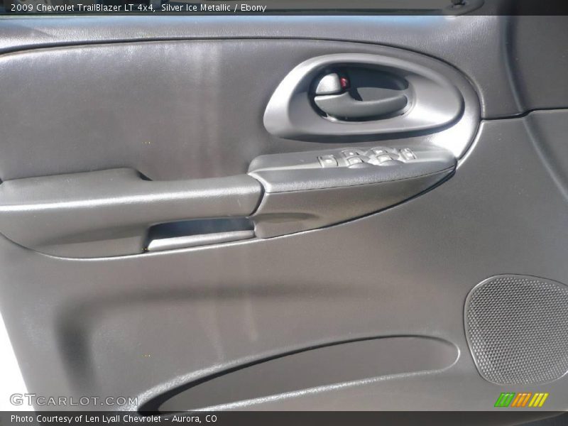 Silver Ice Metallic / Ebony 2009 Chevrolet TrailBlazer LT 4x4