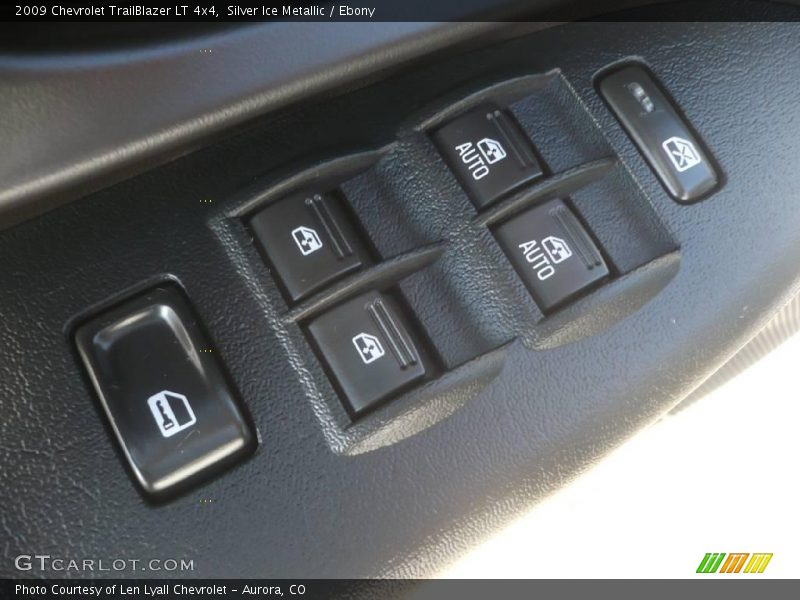 Silver Ice Metallic / Ebony 2009 Chevrolet TrailBlazer LT 4x4