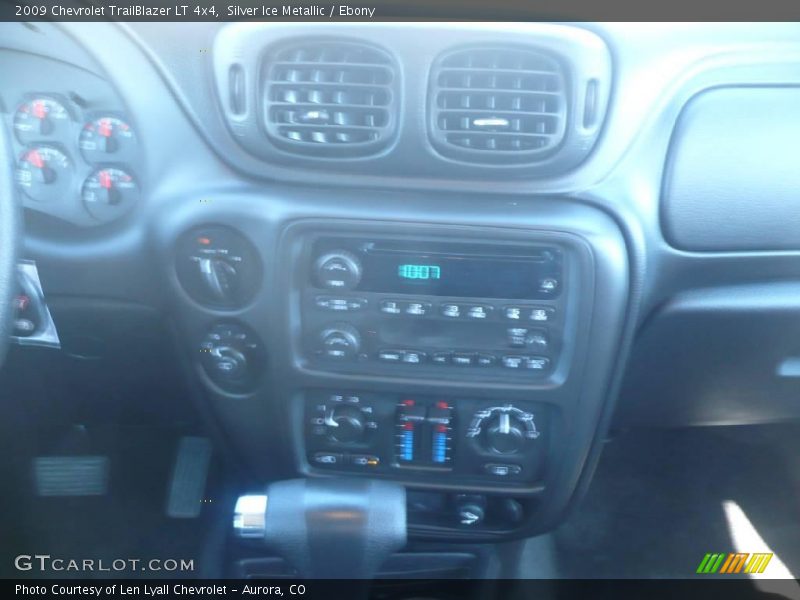Silver Ice Metallic / Ebony 2009 Chevrolet TrailBlazer LT 4x4