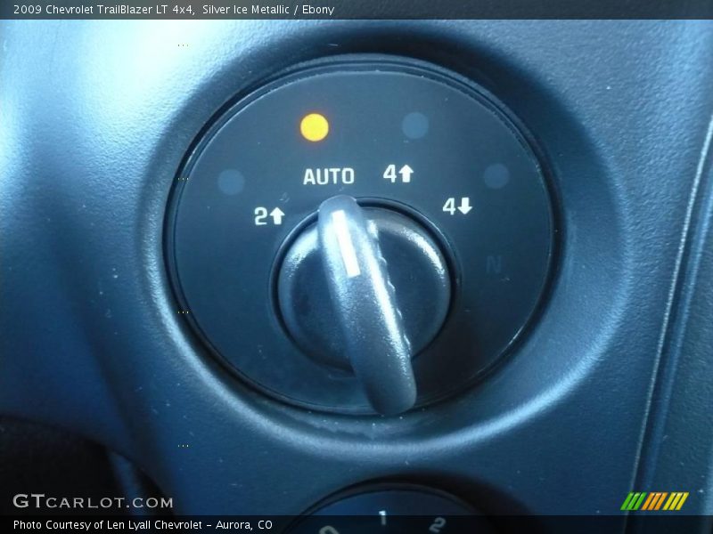 Silver Ice Metallic / Ebony 2009 Chevrolet TrailBlazer LT 4x4