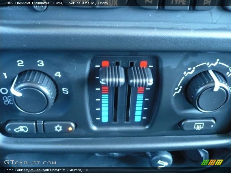 Silver Ice Metallic / Ebony 2009 Chevrolet TrailBlazer LT 4x4