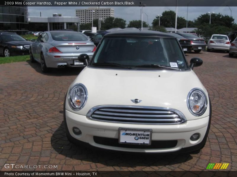 Pepper White / Checkered Carbon Black/Black 2009 Mini Cooper Hardtop