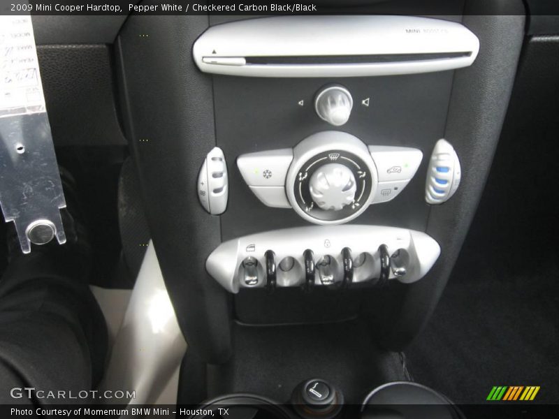 Pepper White / Checkered Carbon Black/Black 2009 Mini Cooper Hardtop