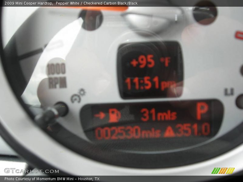 Pepper White / Checkered Carbon Black/Black 2009 Mini Cooper Hardtop