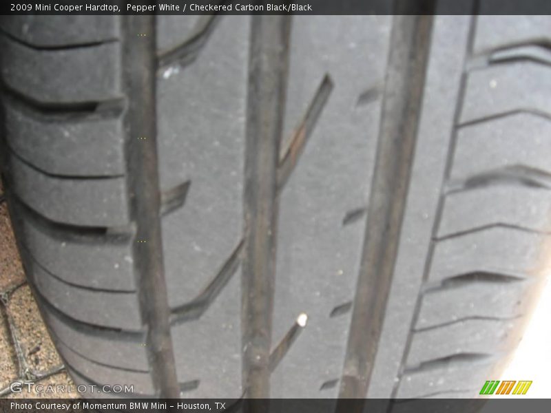 Pepper White / Checkered Carbon Black/Black 2009 Mini Cooper Hardtop