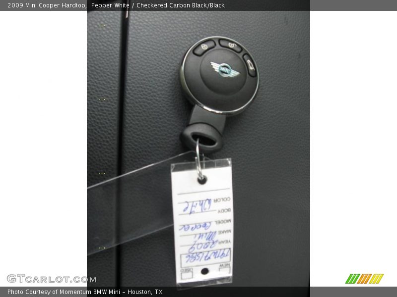 Pepper White / Checkered Carbon Black/Black 2009 Mini Cooper Hardtop