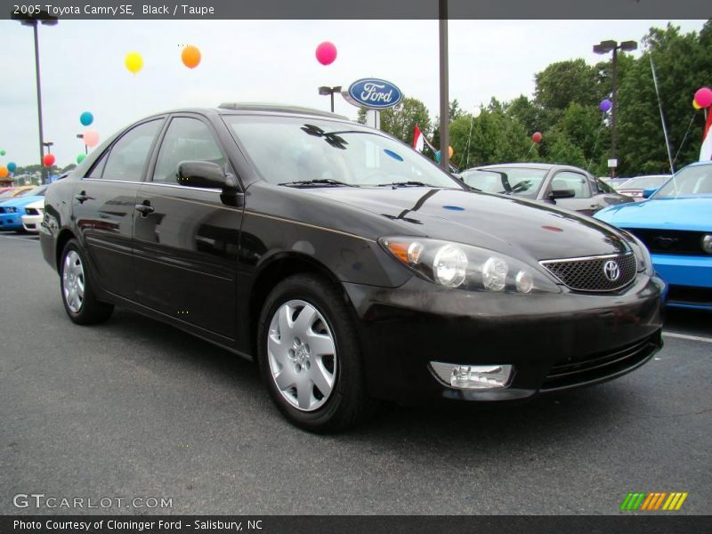 Black / Taupe 2005 Toyota Camry SE