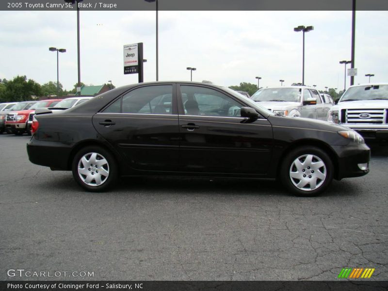Black / Taupe 2005 Toyota Camry SE