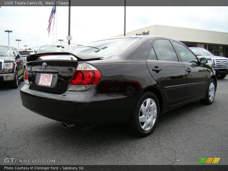 Black / Taupe 2005 Toyota Camry SE