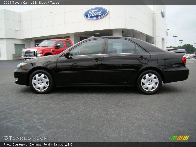 Black / Taupe 2005 Toyota Camry SE