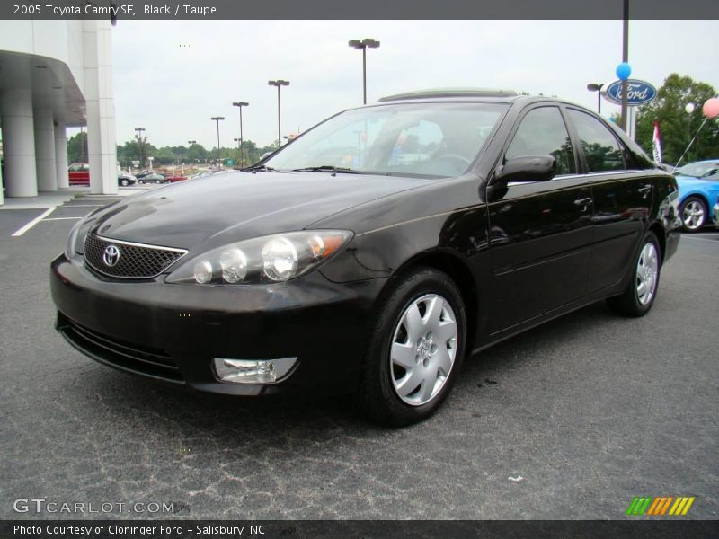 Black / Taupe 2005 Toyota Camry SE
