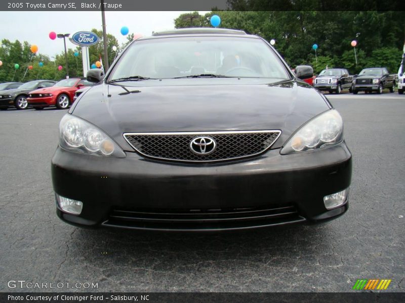 Black / Taupe 2005 Toyota Camry SE