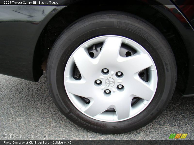 Black / Taupe 2005 Toyota Camry SE