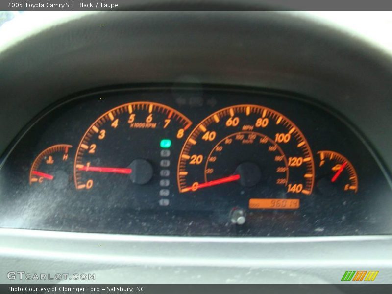 Black / Taupe 2005 Toyota Camry SE