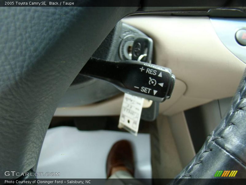 Black / Taupe 2005 Toyota Camry SE