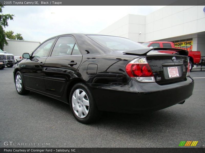 Black / Taupe 2005 Toyota Camry SE