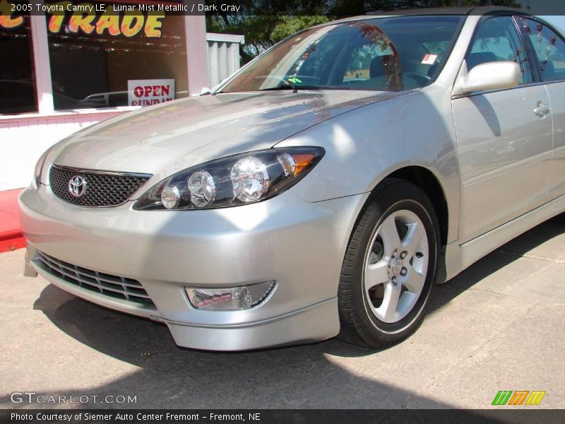 Lunar Mist Metallic / Dark Gray 2005 Toyota Camry LE