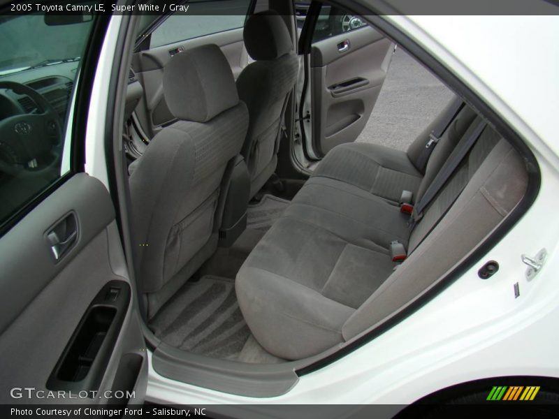 Super White / Gray 2005 Toyota Camry LE