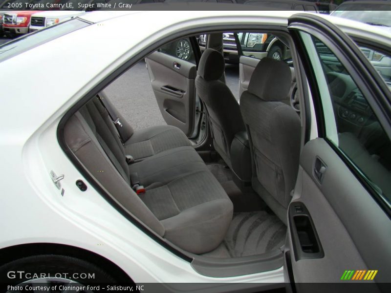 Super White / Gray 2005 Toyota Camry LE