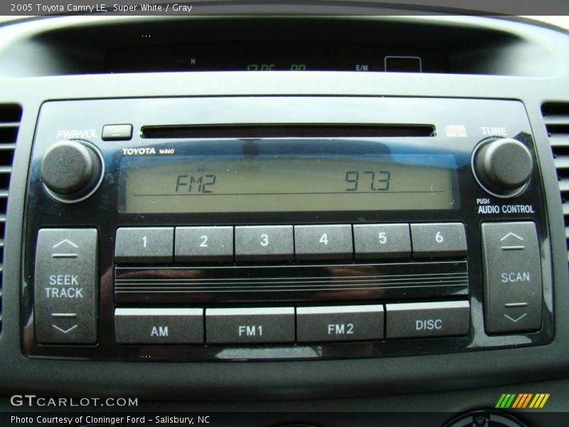 Super White / Gray 2005 Toyota Camry LE