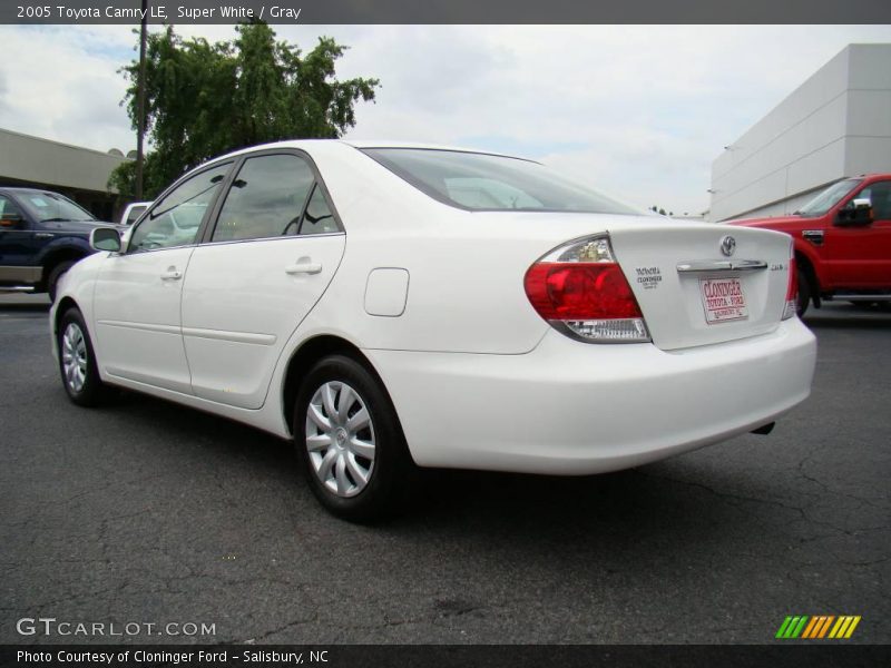 Super White / Gray 2005 Toyota Camry LE