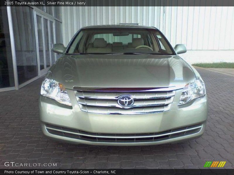 Silver Pine Mica / Ivory 2005 Toyota Avalon XL