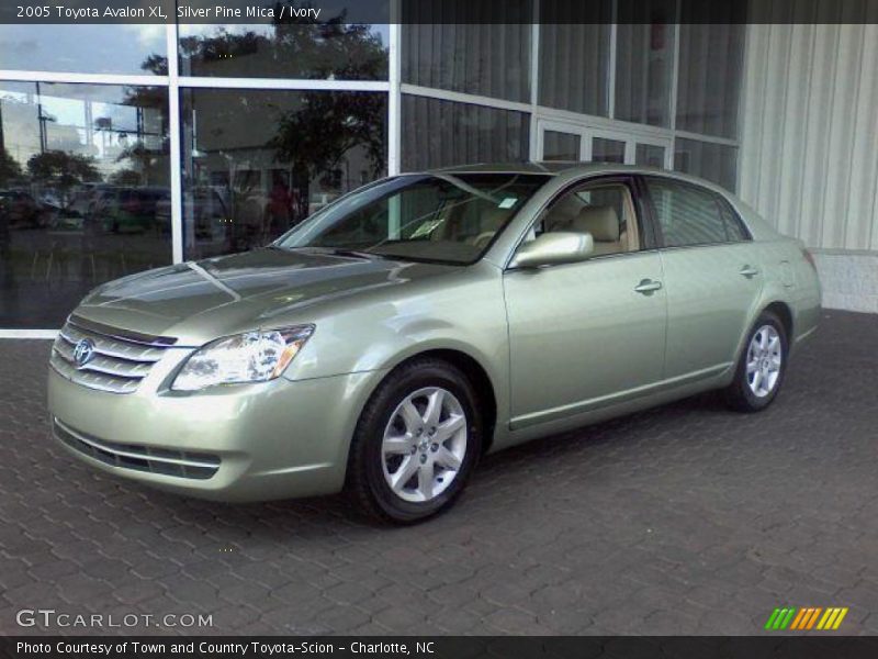 Silver Pine Mica / Ivory 2005 Toyota Avalon XL