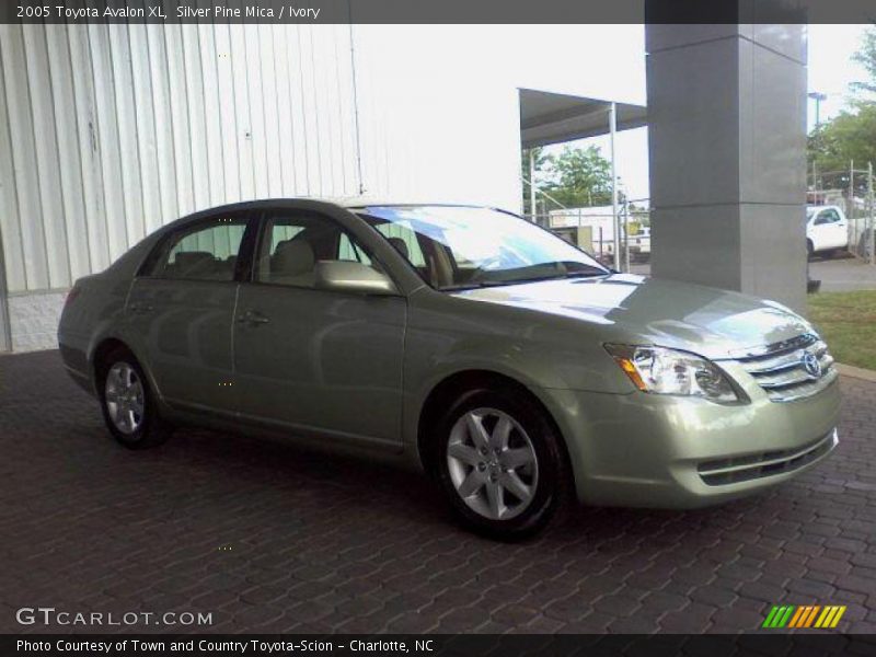 Silver Pine Mica / Ivory 2005 Toyota Avalon XL