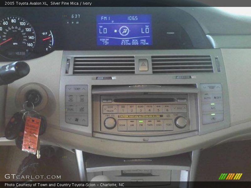 Silver Pine Mica / Ivory 2005 Toyota Avalon XL
